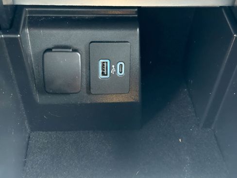 Used 2021 Ford Explorer XLT w/ Equipment Group 202A image 34