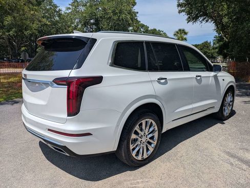 Certified 2024 Cadillac XT6 Premium Luxury w/ Technology Package FWD image 10