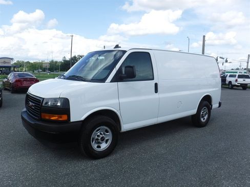 Used 2022 GMC Savana 2500 w/ Driver Convenience Package RWD image 2