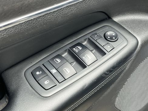 Used 2018 Jeep Grand Cherokee Limited AWD/4WD image 9