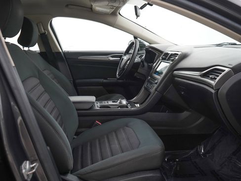 Used 2017 Ford Fusion SE w/ Fusion SE Technology Package FWD image 11