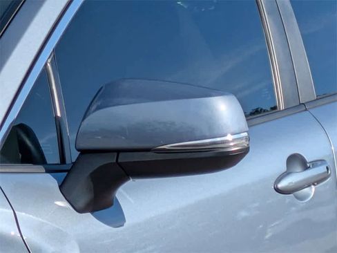 Used 2023 Toyota Corolla Cross XLE image 11