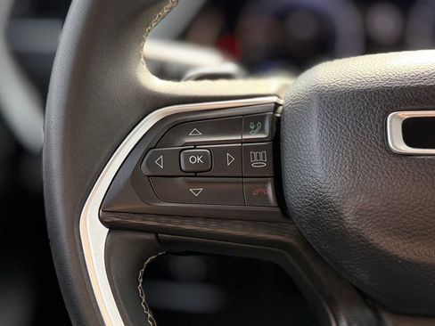 Used 2023 Jeep Grand Cherokee L Laredo image 12