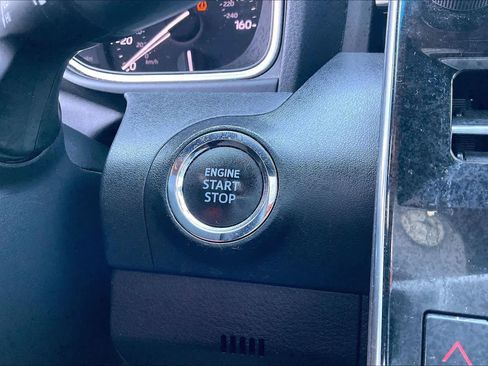 Used 2022 Toyota Avalon XLE image 30