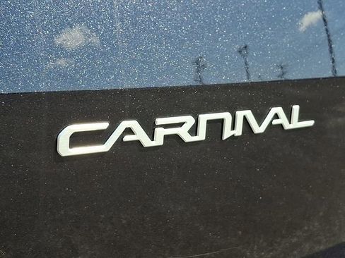 Used 2024 Kia Carnival LX FWD image 31