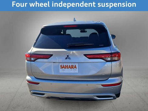 Used 2024 Mitsubishi Outlander SE image 9