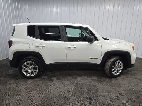 Used 2023 Jeep Renegade Latitude AWD/4WD image 2