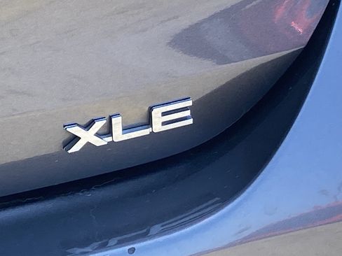 Certified 2024 Toyota Highlander XLE FWD image 5