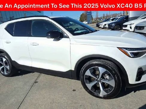 Certified 2025 Volvo XC40 B5 Plus image 2