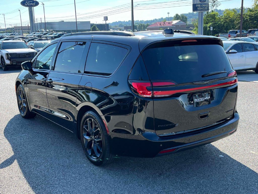 Used 2025 Chrysler Pacifica Limited FWD image 31