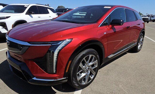 Used 2025 Cadillac Optiq Luxury 1 AWD/4WD image 3
