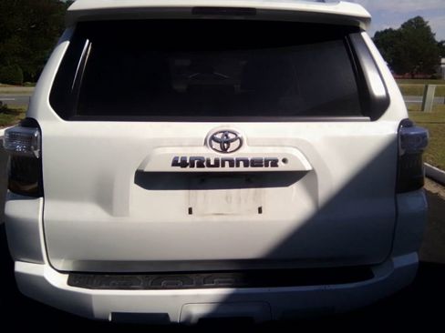 Used 2016 Toyota 4Runner SR5 Premium AWD/4WD image 7