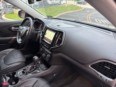 Used 2019 Jeep Cherokee Limited w/ Trailer Tow Group AWD/4WD image 40