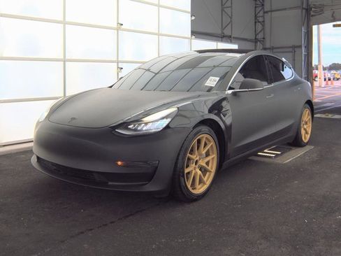 Used 2020 Tesla Model 3 Standard Range image 1