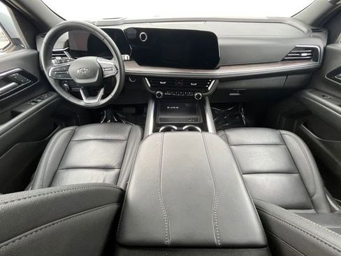 Used 2025 Chevrolet Suburban Z71 AWD/4WD image 13