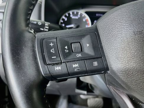 Used 2025 Nissan Rogue SV AWD/4WD image 14