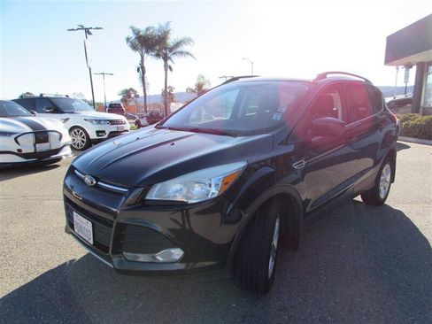Used 2015 Ford Escape SE w/ Equipment Group 201A image 3