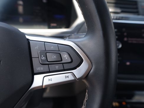Used 2022 Volkswagen Tiguan SE FWD image 16