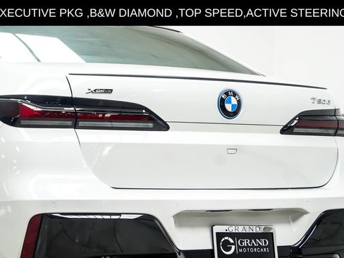 Used 2025 BMW 750e xDrive w/ Executive Package AWD/4WD image 23