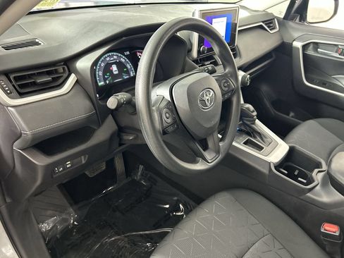 Used 2025 Toyota RAV4 XLE FWD image 12