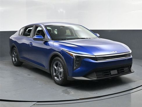 New 2025 Kia K4 LXS image 8