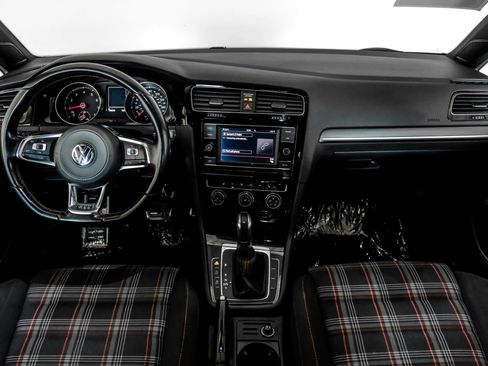 Used 2018 Volkswagen GTI SE FWD image 11