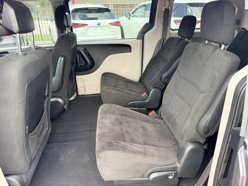 Used 2015 Dodge Grand Caravan SXT w/ UConnect Hands-Free Group FWD image 16