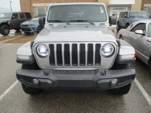 Used 2021 Jeep Wrangler Unlimited Sahara AWD/4WD image 2