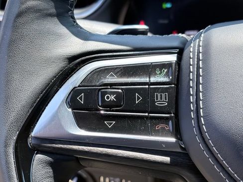 Used 2023 Jeep Grand Cherokee Overland w/ Advanced Protech Group III AWD/4WD image 15