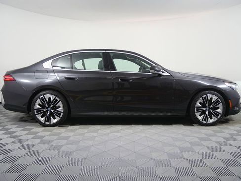 Certified 2025 BMW 540i xDrive image 2
