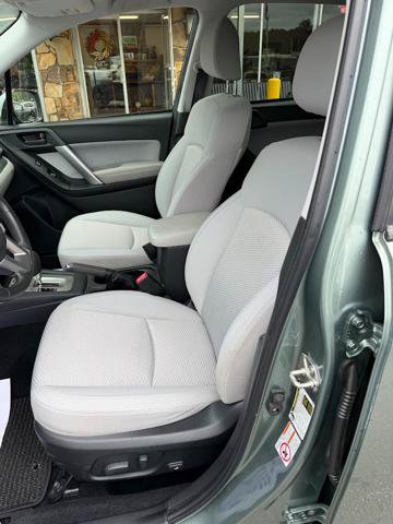 Used 2018 Subaru Forester 2.5i Premium w/ All-Weather Package AWD/4WD image 9