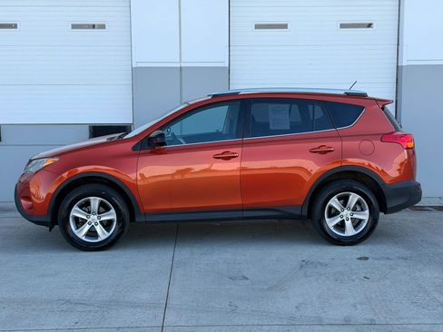 Used 2015 Toyota RAV4 LE AWD/4WD image 2