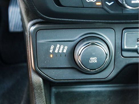 Used 2018 Jeep Renegade Limited w/ Safety & Security Group AWD/4WD image 20