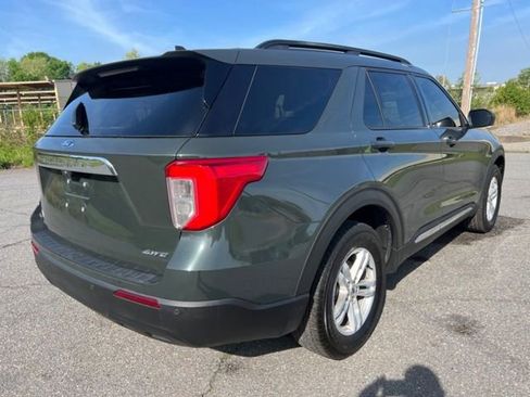Used 2023 Ford Explorer XLT image 3