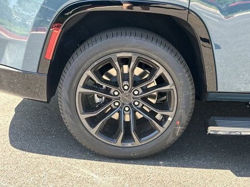 New 2026 Jeep Grand Wagoneer Summit image 18