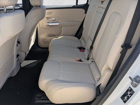 Used 2025 Mercedes-Benz GLB 250 image 17