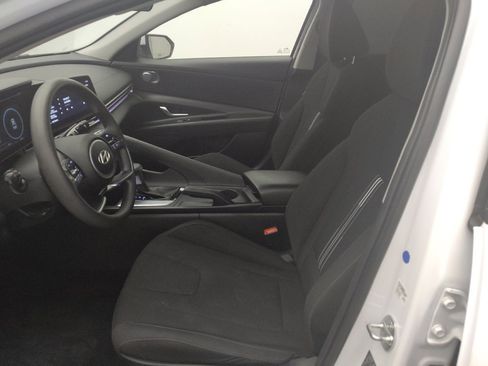 Used 2024 Hyundai Elantra SEL FWD image 17