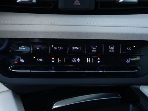 Used 2022 Buick Envision Essence w/ Technology Package I image 8