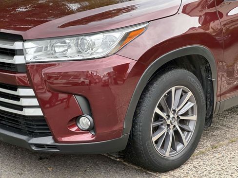 Used 2019 Toyota Highlander XLE AWD/4WD image 7