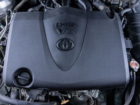 Used 2019 Toyota Avalon Touring image 7