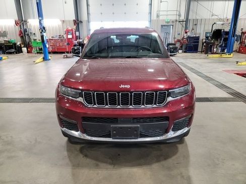 Used 2024 Jeep Grand Cherokee L Limited AWD/4WD image 2