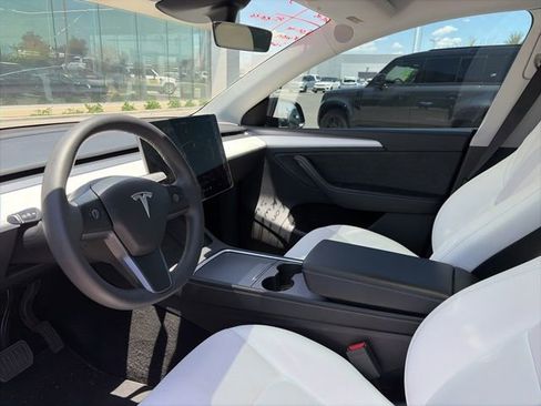 Used 2023 Tesla Model Y Long Range AWD/4WD image 5