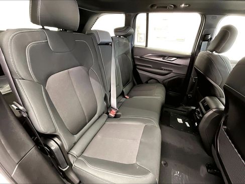 New 2025 Jeep Grand Cherokee Laredo X w/ Luxury Tech Group I image 10