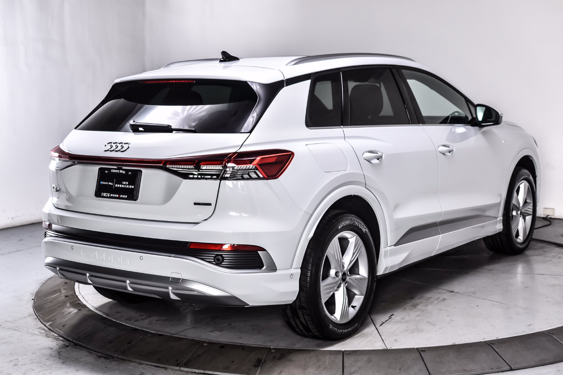 Used 2024 Audi Q4 e-tron Premium Plus AWD/4WD image 5