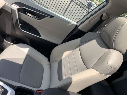Certified 2021 Toyota RAV4 XLE Premium FWD image 31