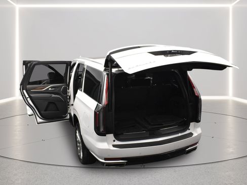 Used 2022 Cadillac Escalade Premium Luxury AWD/4WD image 37