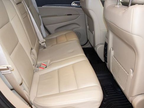 Used 2019 Jeep Grand Cherokee Limited image 12