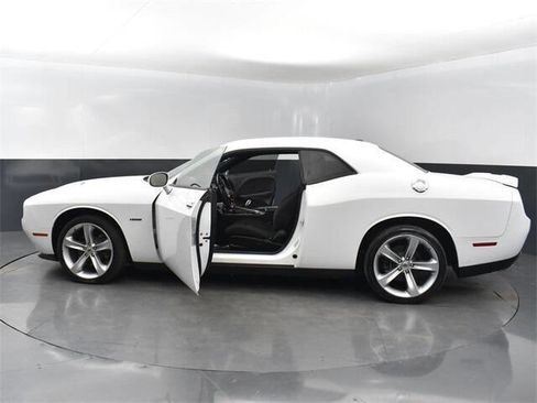 Used 2018 Dodge Challenger R/T image 24