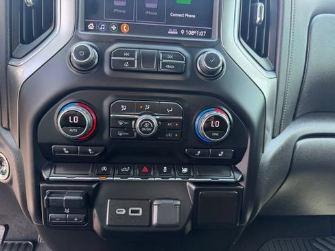 Used 2021 Chevrolet Silverado 1500 LT AWD/4WD image 37