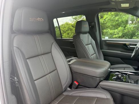 New 2026 Chevrolet Suburban High Country w/ Sun And Tow Package AWD/4WD image 26